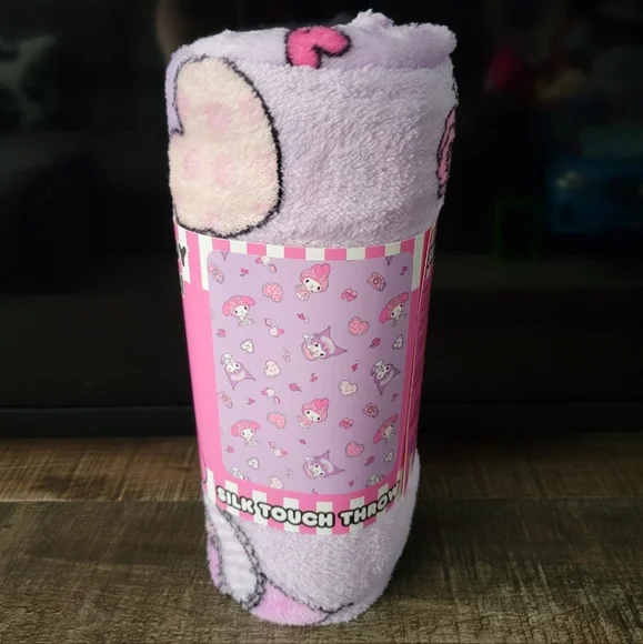 (5) Sanrio Blankets Bundle